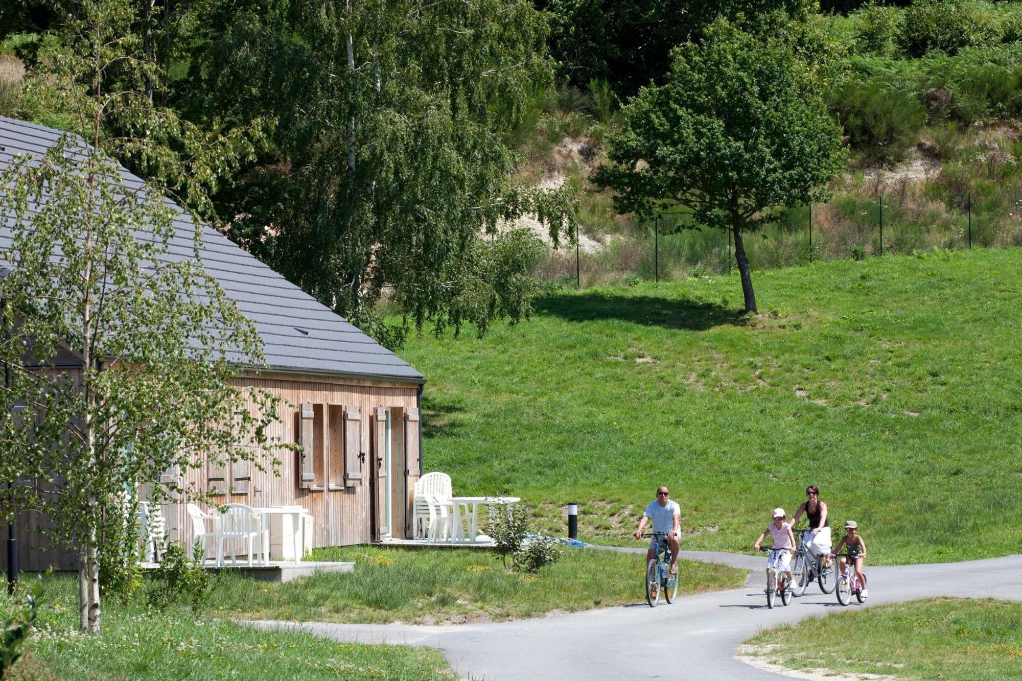 Vacanceole - Residence Le Domaine Du Bosquet Egletons Exterior photo